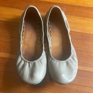 Taupe tieks